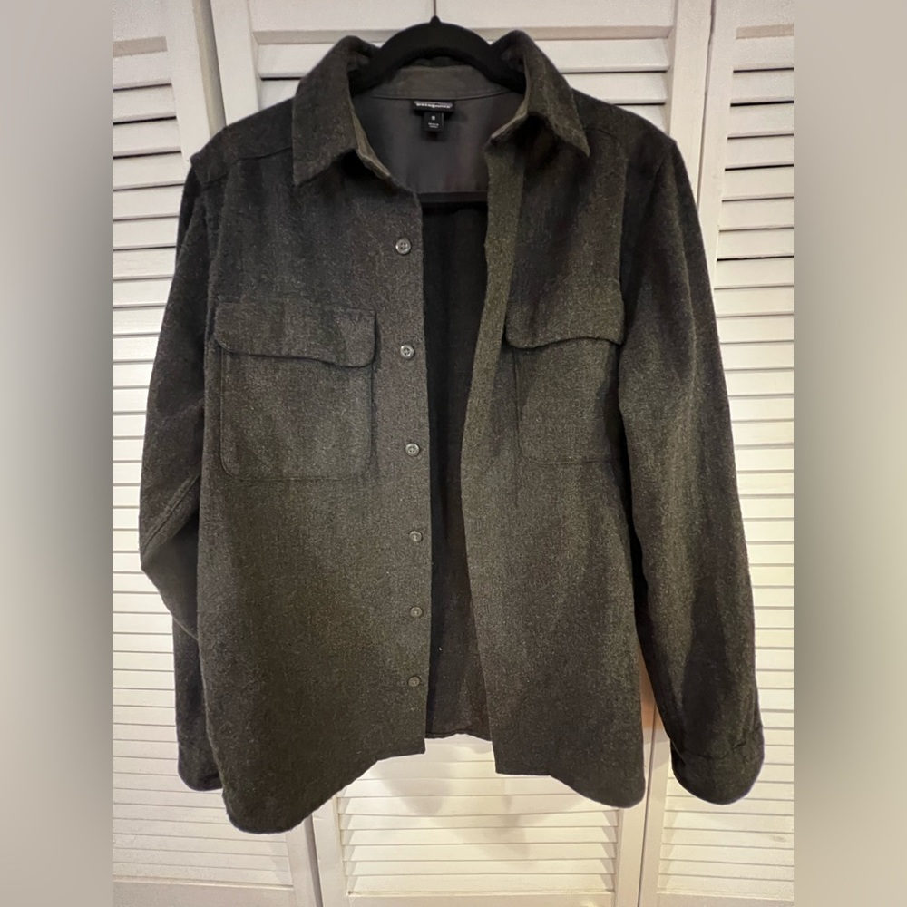 Men’s Patagonia charcoal grey wool flannel shirt